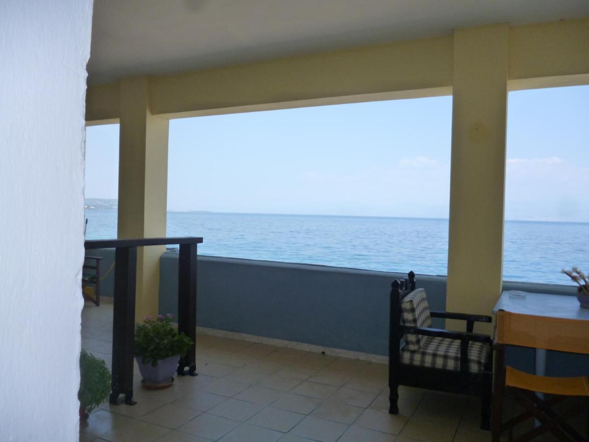 House Next To The Sea Side Apartment Derveni Exterior foto